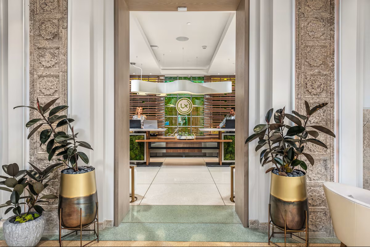 Lennox - Lobby 1